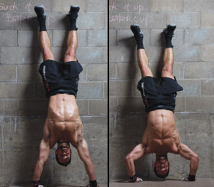 rich froning doet handstand push up